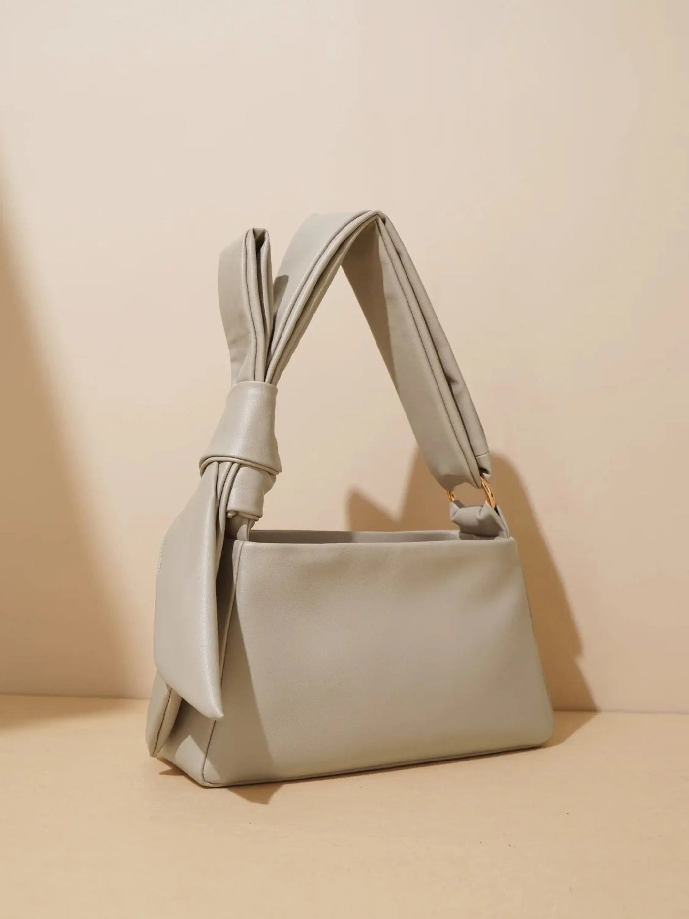 Edith – Minimalistisk Læder Skuldertaske med Knudehåndtag