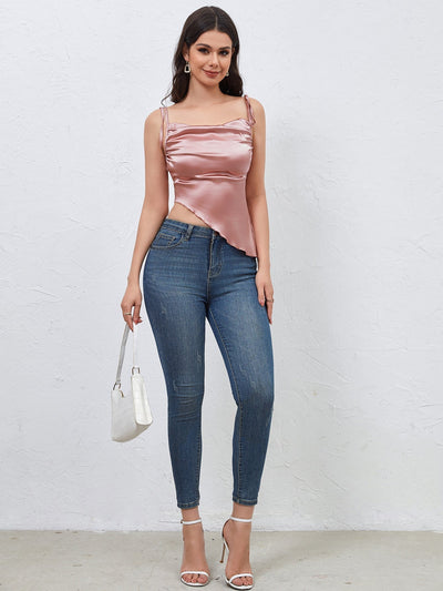 Erika | Kort rosa satin top med asymmetrisk design og snøring dame