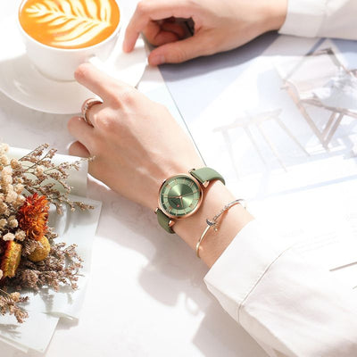 Luksus mode dameur – elegant kvarts læderrem ur med guld detaljer og klassisk design