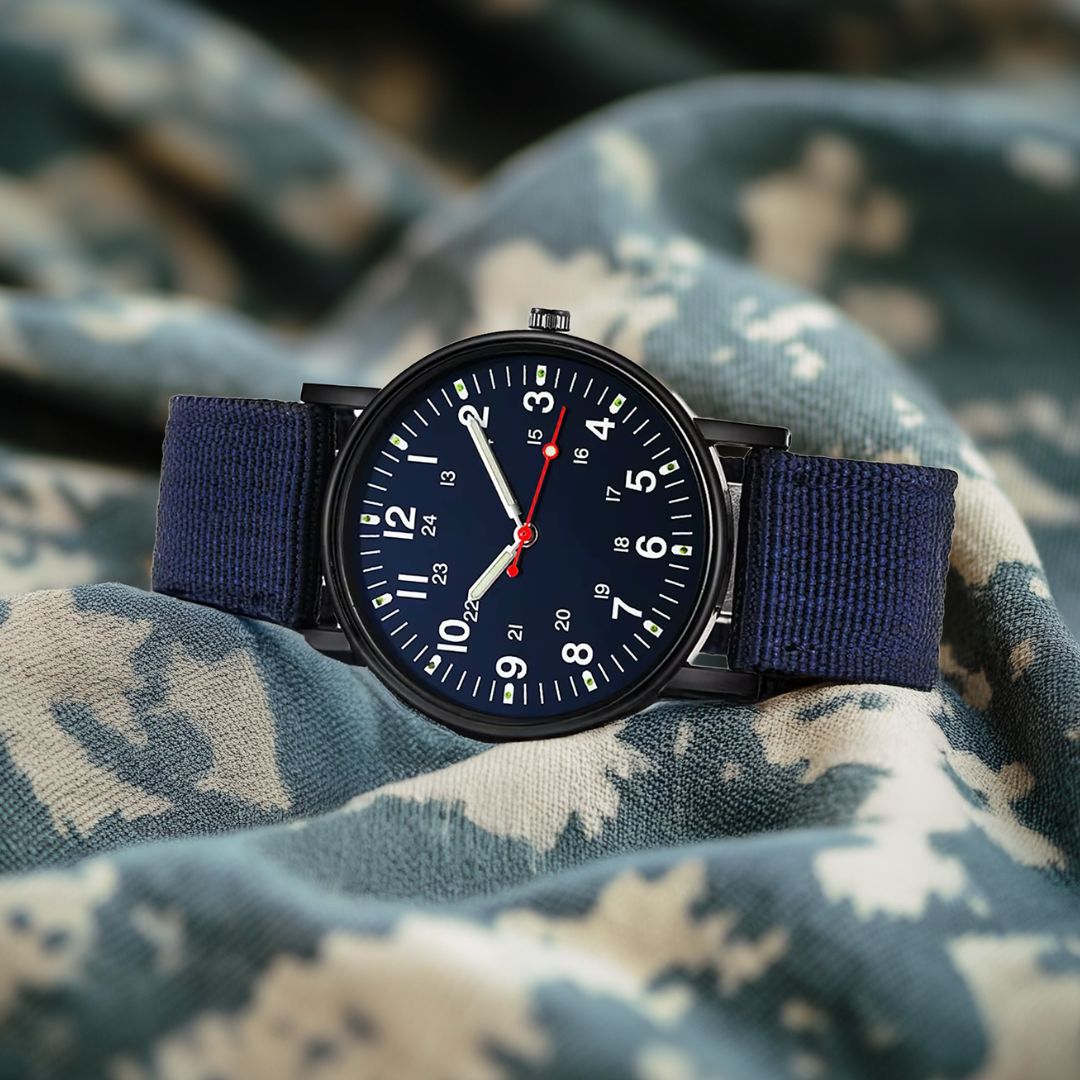 Militær‑inspireret afslappet herreur – vintage analogt sportsur med kvarts og stofrem