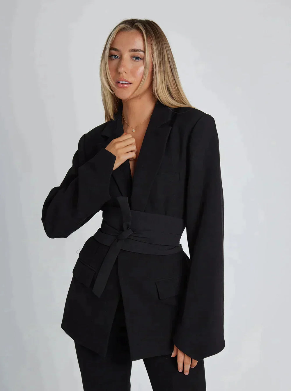 Anouk - Chic Blazer with Belt Blazer Til Dame