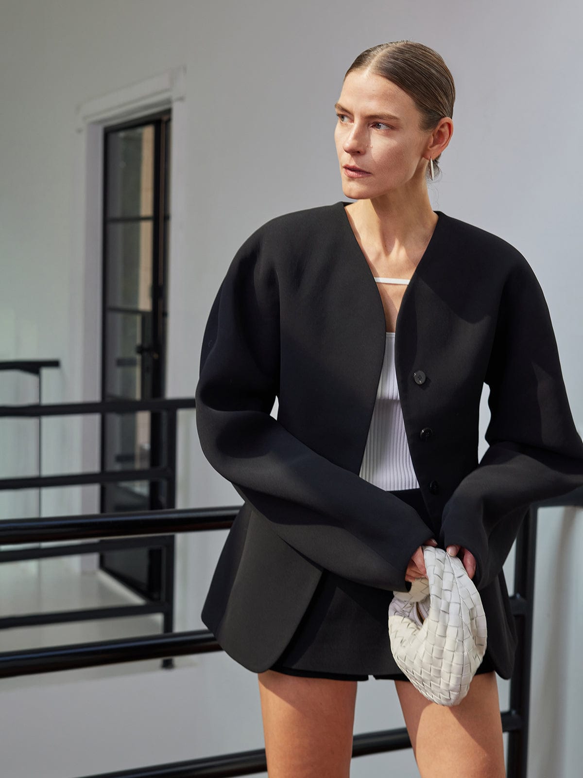 Sofie | Elegant Minimalist Button Blazer Til Dame