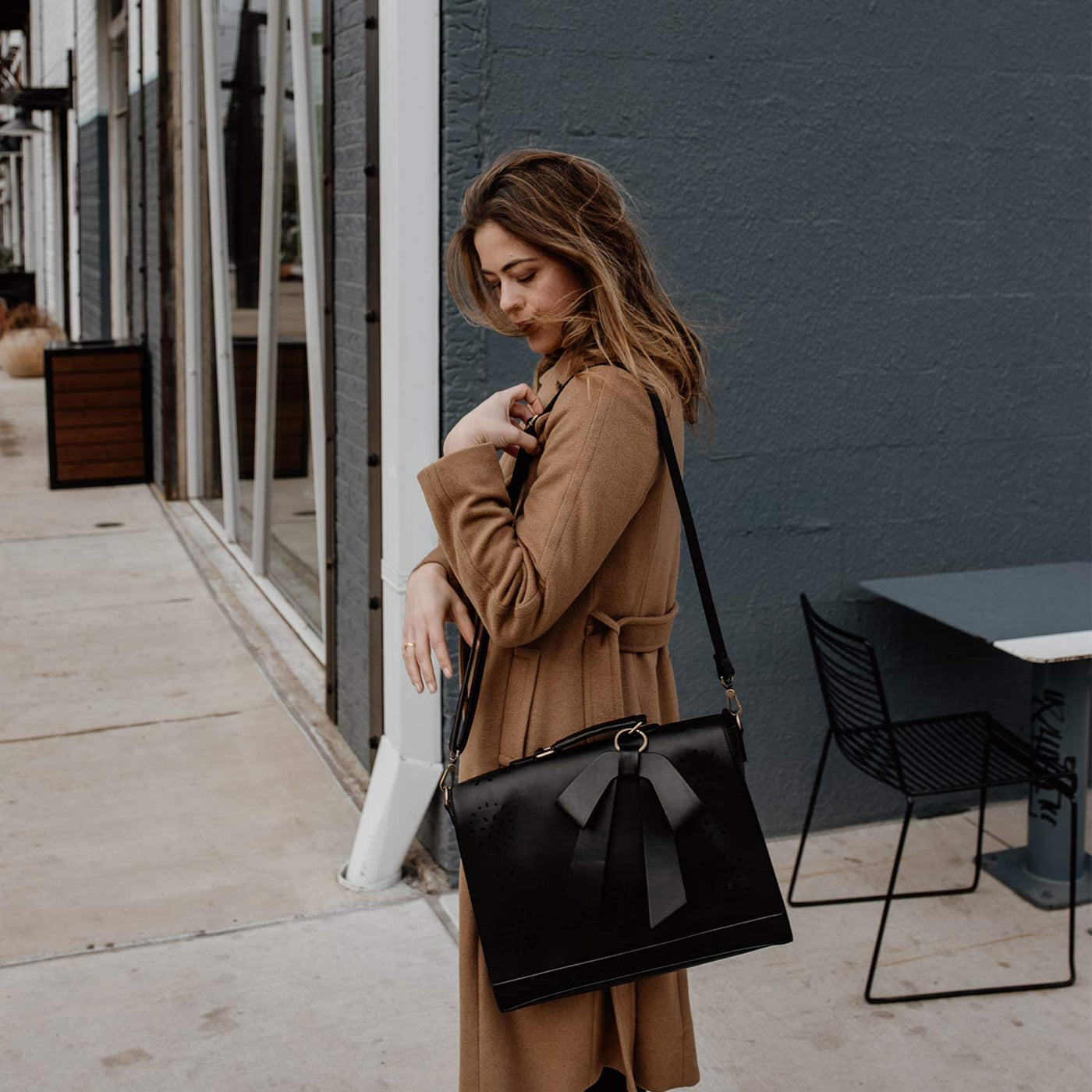 Lisa – Elegant Læder Håndtaske med Sløjfe