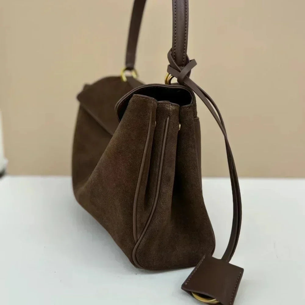 Charlotte – Klassisk Ruskind Skuldertaske til Dame i Tidløst Design