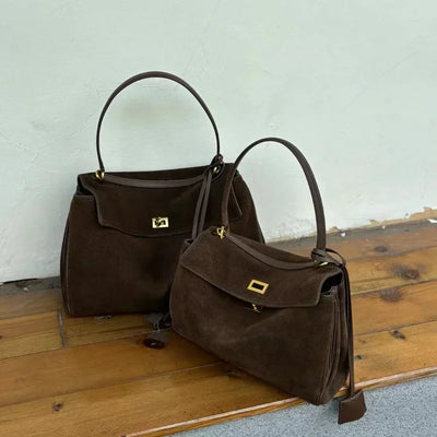 Charlotte – Klassisk Ruskind Skuldertaske til Dame i Tidløst Design