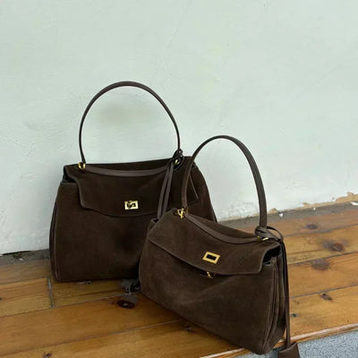 Charlotte – Klassisk Ruskind Skuldertaske til Dame i Tidløst Design