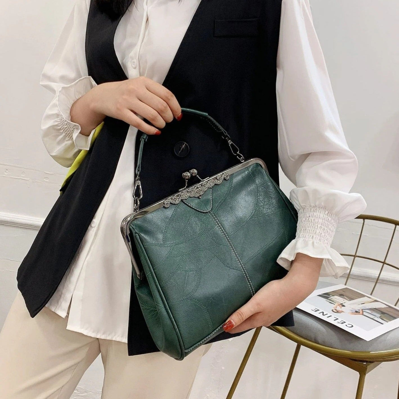 Lædertaske med Vintage Snaplukning – Retro Skuldertaske