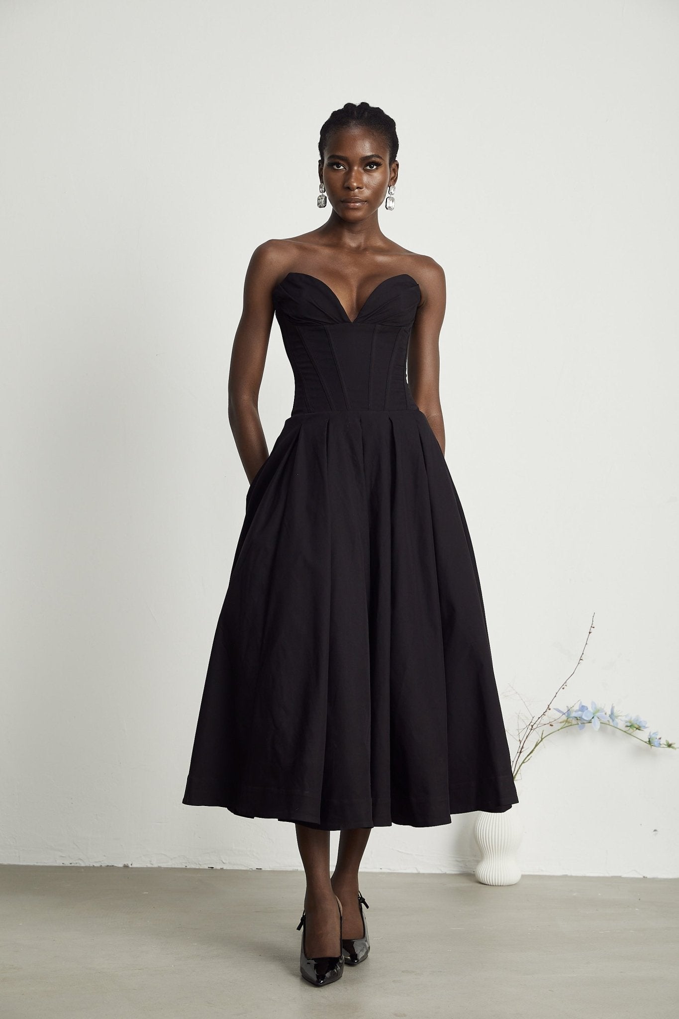 Thora | Brudekjole Stilfuld Off-Shoulder Korset Midi Kjole Dress
