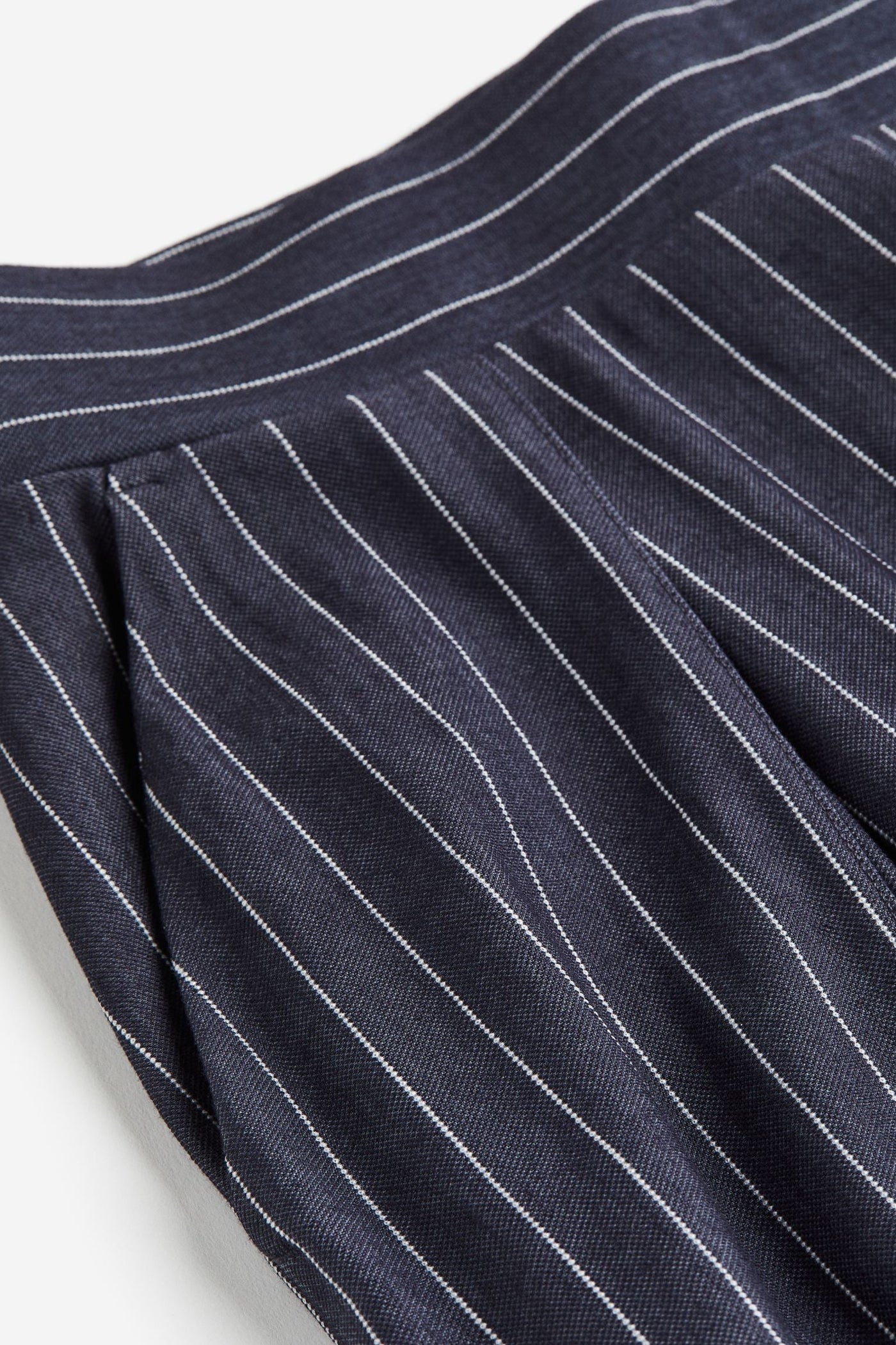 Luftig damebukser med bredt snit og folder Bukser Dame