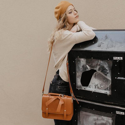 Satchel med Sløjfedetalje – Tidløs Lædertaske i Sort og Grå